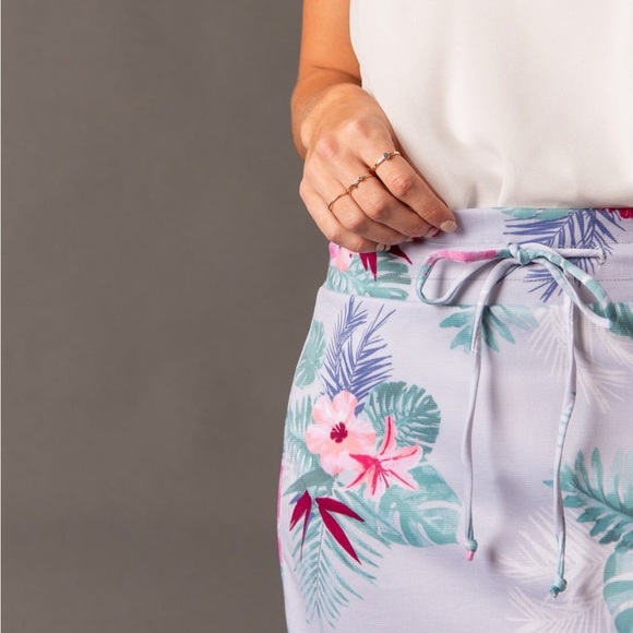 Live In Skirt Paradise - Picture 3 of 3